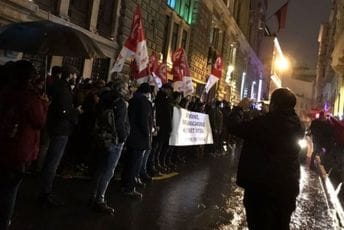 Turska policija razbila protest građana protiv rasta troškova života Turska policija razbila protest građana protiv rasta troškova života