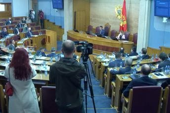 Na sjednici Skupštine 13. decembra inicijativa o smjeni Vlade, Zakon o budžetu... Na sjednici Skupštine 13. decembra inicijativa o smjeni Vlade, Zakon o budžetu...