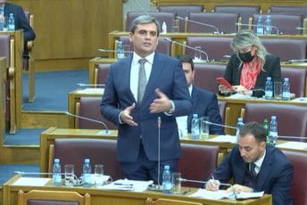 Ibrahimović izglasan za trećeg potpredsjednika parlamenta Ibrahimović izglasan za trećeg potpredsjednika parlamenta