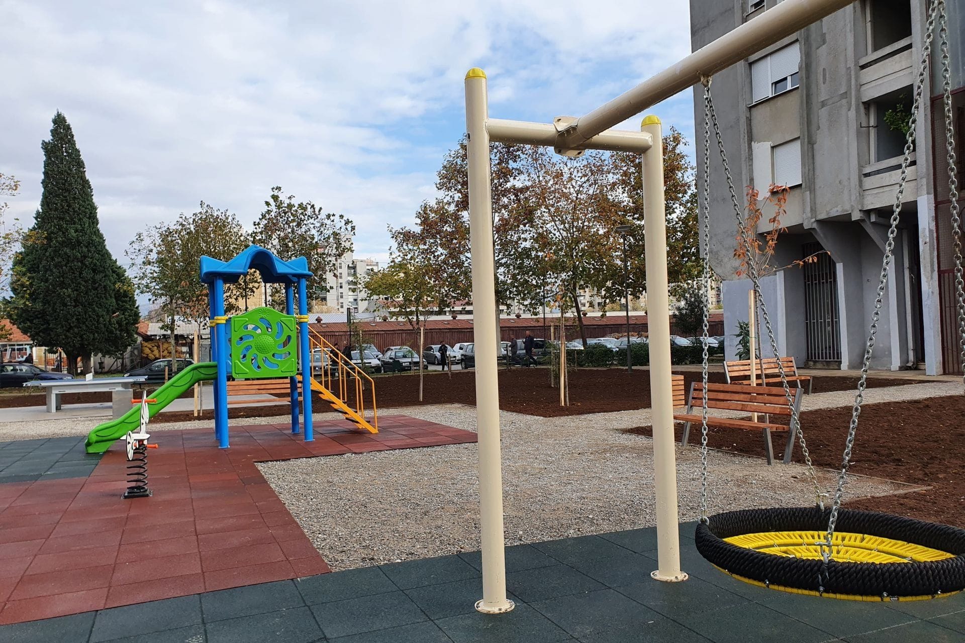Fotografija 2: I najmlađi stanovnici Ulice 4. jula dobili su prostor za igru i druženje