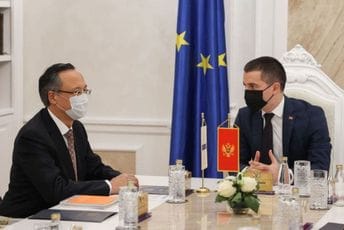 Bečić: Prošlogodišnji izbori istorijski, tranzicija vlasti protekla mirno Bečić: Prošlogodišnji izbori istorijski, tranzicija vlasti protekla mirno