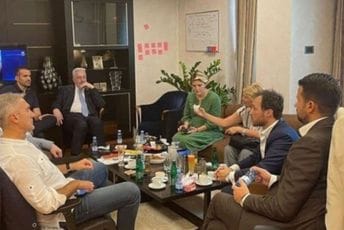 Alo, alo, to sam ja, Lekler Alo, alo, to sam ja, Lekler