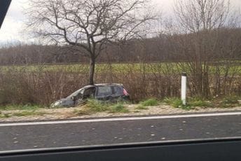 Vozači iz Dodikove pratnje napravili udes: Izgurali automobil s puta, dvije osobe povrijeđene Vozači iz Dodikove pratnje napravili udes: Izgurali automobil s puta, dvije osobe povrijeđene