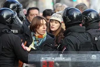 Blokade saobraćaja i protesti širom Srbije zbog zakona o referendumu i eksproprijaciji Blokade saobraćaja i protesti širom Srbije zbog zakona o referendumu i eksproprijaciji