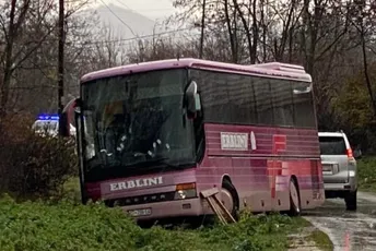 Policija na Kosovu još traga za napadačem koji je pucao na autobus i ubio tri osobe Policija na Kosovu još traga za napadačem koji je pucao na autobus i ubio tri osobe