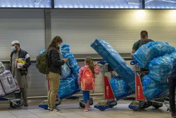 Omikron soj potvrđen i u Njemačkoj i Italiji, SAD izdale novo upozorenje za putovanje Putnici na međunarodnom aerodromu u Johanesburgu (Arhiva)