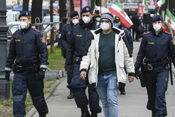 U Austriji uhapšeno 15 osumnjičenih da su krijumčarili migrante od granice Srbije i Mađarske U Austriji uhapšeno 15 osumnjičenih da su krijumčarili migrante od granice Srbije i Mađarske