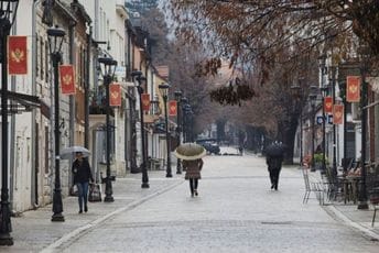 Cetinje:  Članovi opštinske izborne komisije provjeravaju da li je sve u redu na biralištima Ilustracija