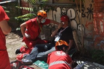 Podijelili 108.990 paketa, pomogli 3.500 migranata, edukovano 2.500 građana Podijelili 108.990 paketa, pomogli 3.500 migranata, edukovano 2.500 građana