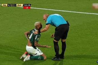 VIDEO: Neviđeno simuliranje u finalu Kopa Libertadoresa postalo hit na internetu VIDEO: Neviđeno simuliranje u finalu Kopa Libertadoresa postalo hit na internetu