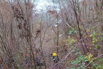 Automobil sletio u kanjon Morače, poginula jedna osoba Automobil sletio u kanjon Morače, poginula jedna osoba
