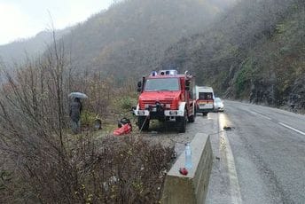 Detalji nesreće iz kanjona Morače: Niko nije vidio da su sletjeli, povrijeđeni otac se popeo uz liticu i zaustavio saobraćaj Sa mjesta nesreće