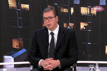 Vučić: Povlačim se!