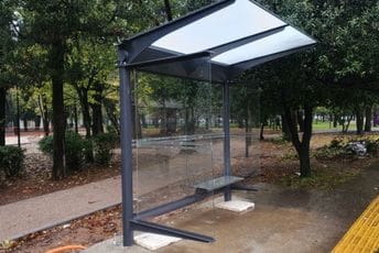 Počela ugradnja novih autobuskih stajališta u Podgorici Počela ugradnja novih autobuskih stajališta u Podgorici