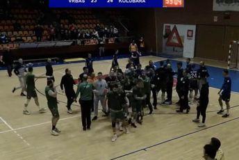 Opšta tuča rukometaša na utakmici u Vrbasu (VIDEO) Opšta tuča rukometaša na utakmici u Vrbasu (VIDEO)