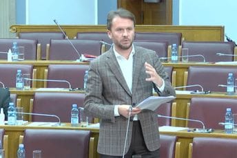 Konjević: Da se plaća porez na populizam Demokrate se ne bi micale sa “šaltera za plaćanje” Konjević: Da se plaća porez na populizam Demokrate se ne bi micale sa “šaltera za plaćanje”