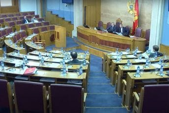 Ivanović: Imate li dvojno državljanstvo; Spajić: Nemam Ivanović: Imate li dvojno državljanstvo; Spajić: Nemam