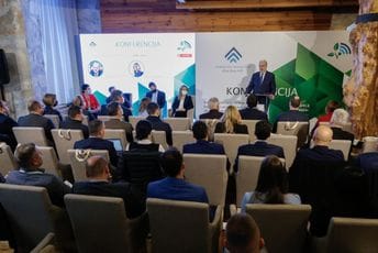 Uravnoteženje regionalnog razvoja i razvoj sjevera Crne Gore imperativ i opredjeljenje koje nema alternativu Uravnoteženje regionalnog razvoja i razvoj sjevera Crne Gore imperativ i opredjeljenje koje nema alternativu