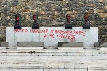 "Ratko Mladić je narodni heroj, a ne ovi": U Beogradu oskrnavljena i grobnica boraca na Kalemegdanu "Ratko Mladić je narodni heroj, a ne ovi": U Beogradu oskrnavljena i grobnica boraca na Kalemegdanu