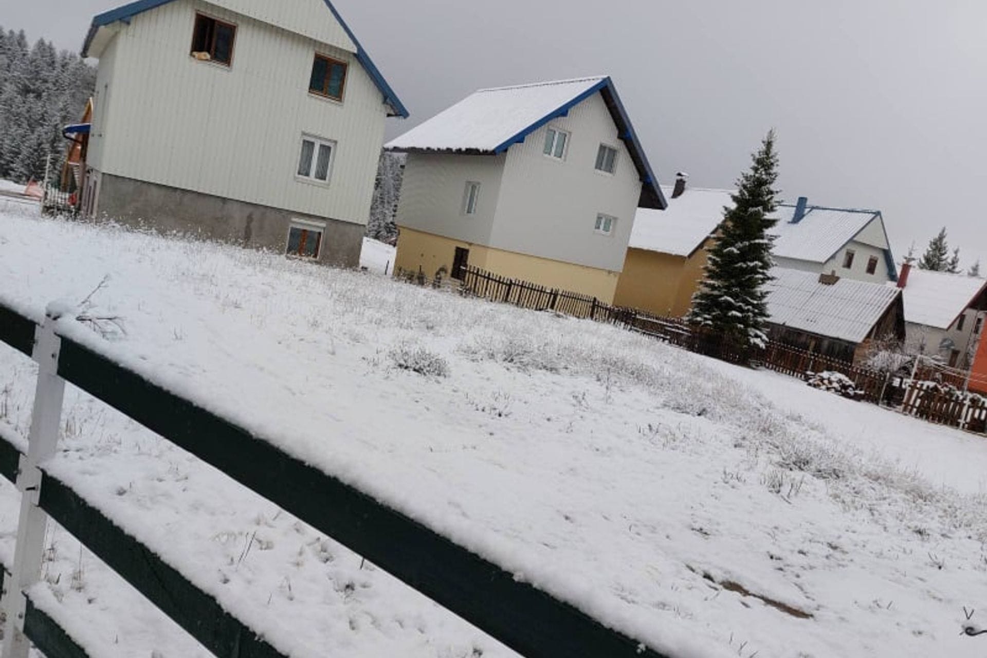 Fotografija 4: Pao snijeg na sjeveru Crne Gore, zimska čarolija u najavi