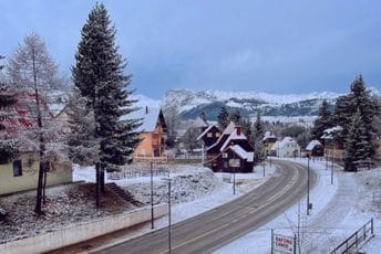 Pao snijeg na sjeveru Crne Gore, zimska čarolija u najavi Pao snijeg na sjeveru Crne Gore, zimska čarolija u najavi
