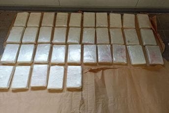 Zaplijenjeno 37 kilograma kokaina na Debelom brijegu, uhapšen državljanin Albanije Zaplijenjeno 37 kilograma kokaina na Debelom brijegu, uhapšen državljanin Albanije