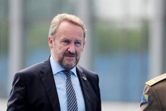 Izetbegović zaprijetio: "Ili će sve biti riješeno, ili ništa" Izetbegović zaprijetio: "Ili će sve biti riješeno, ili ništa"