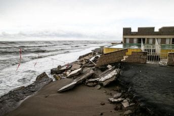 Orkan iz Turske stigao do Krima: Povrijeđeno pet ljudi, zabilježeno 65  nezgoda (VIDEO) Orkan iz Turske stigao do Krima: Povrijeđeno pet ljudi, zabilježeno 65  nezgoda (VIDEO)