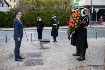 Bečić u Ljubljani položio vijenac na Njegošev spomenik Bečić u Ljubljani položio vijenac na Njegošev spomenik