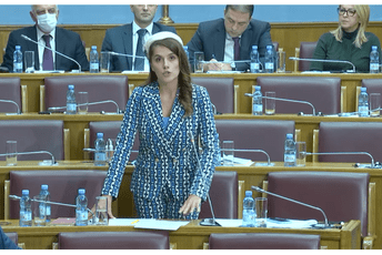 Vuković: Da je Bratić Dositej, Njegoš, Tesla i Pele u jednoj ličnosti ne bi mogla voditi četiri tako važna ministarstva Vuković: Da je Bratić Dositej, Njegoš, Tesla i Pele u jednoj ličnosti ne bi mogla voditi četiri tako važna ministarstva