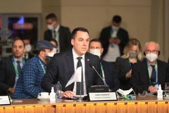 Prodavac magle bi da odvede većinu opština u bankrot Prodavac magle bi da odvede većinu opština u bankrot