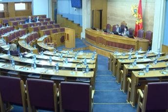 Bojanić: U nekim kompanijama broj zaposlenih raste, a prihodi opadaju Bojanić: U nekim kompanijama broj zaposlenih raste, a prihodi opadaju