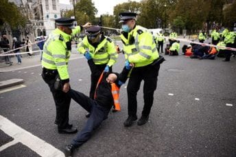 Masovna hapšenja i zatvorske kazne zbog blokade puteva (VIDEO) Masovna hapšenja i zatvorske kazne zbog blokade puteva (VIDEO)