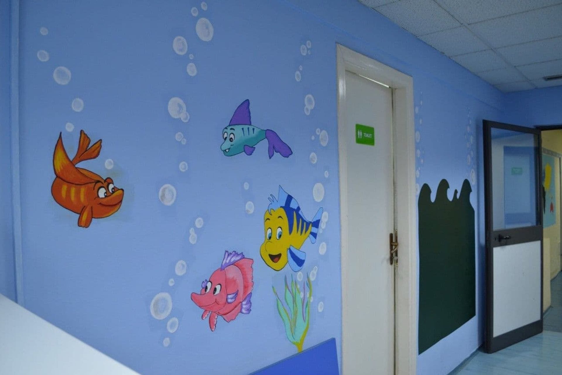Fotografija 1: ''Devet dobrih žena'' donirale murale i igračke mališanima u KCCG