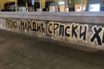 Novi Sad: Ponovo postavljene naljepnice "Bulevar Ratka Mladića" Novi Sad: Ponovo postavljene naljepnice "Bulevar Ratka Mladića"