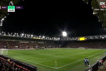 Utakmica Votforda i Čelsija bila prekinuta na 30 minuta, navijaču se borili za život Utakmica Votforda i Čelsija bila prekinuta na 30 minuta, navijaču se borili za život