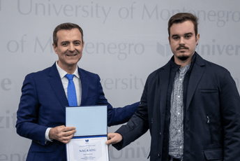 Luka Velašević - najbolji student Prirodno-matematičkog fakulteta za studijsku 2021/22. godinu Luka Velašević - najbolji student Prirodno-matematičkog fakulteta za studijsku 2021/22. godinu