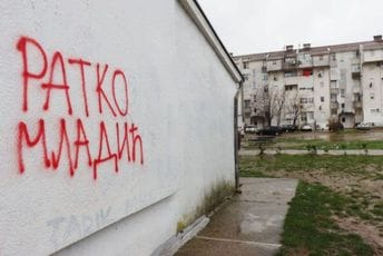 FOTO i VIDEO: Grafit Ratku Mladiću i na Starom aerodromu FOTO i VIDEO: Grafit Ratku Mladiću i na Starom aerodromu