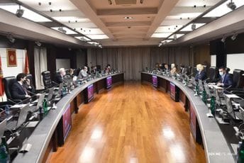 Za savjete Međunarodnoj finansijskoj korporaciji 210.000 eura Za savjete Međunarodnoj finansijskoj korporaciji 210.000 eura