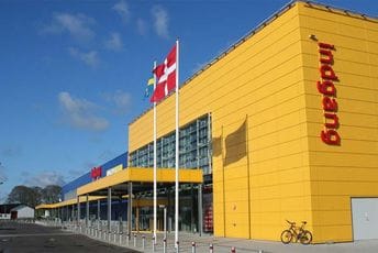 Detaljno isprobali krevete: Zbog sniježne oluje noć proveli u salonu namještaja Detaljno isprobali krevete: Zbog sniježne oluje noć proveli u salonu namještaja