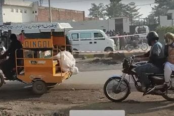 Rulja u Pakistanu pretukla i zapalila muškarca na ulici zbog vrijeđanja Muhameda Rulja u Pakistanu pretukla i zapalila muškarca na ulici zbog vrijeđanja Muhameda