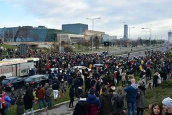 Za danas najavljena blokada Beograda, protesti u još 50 gradova Srbije Za danas najavljena blokada Beograda, protesti u još 50 gradova Srbije