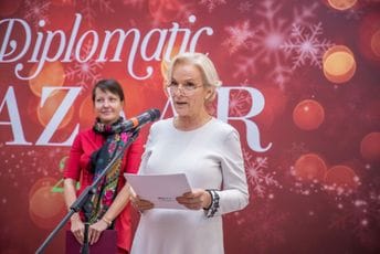 Supruga premijera otvorila diplomatski Božićni bazar Supruga premijera otvorila diplomatski Božićni bazar