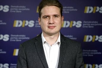 Ćulafić: Bratić se bavi nezakonitim smjenama umjesto gradnjom škola i vrtića Ćulafić: Bratić se bavi nezakonitim smjenama umjesto gradnjom škola i vrtića