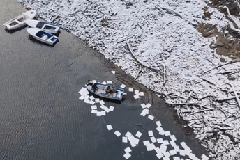 Pljevlja: Očišćena masna mrlja na Otilovićkom jezeru Pljevlja: Očišćena masna mrlja na Otilovićkom jezeru