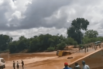 Kenija: U udesu autobusa poginula 21 osoba Kenija: U udesu autobusa poginula 21 osoba