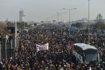 Narod ustao protiv diktature Narod ustao protiv diktature