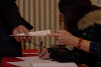 OIK Cetinje: Prijavljeni slučajevi fotografisanja izbornih listića OIK Cetinje: Prijavljeni slučajevi fotografisanja izbornih listića