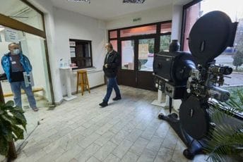 Mojkovac: DPS 14, "Za budućnost Mojkovca" 7, Demokrate 4, URA, UCG i "Ne damo Mojkovac" po dva Mojkovac: DPS 14, "Za budućnost Mojkovca" 7, Demokrate 4, URA, UCG i "Ne damo Mojkovac" po dva