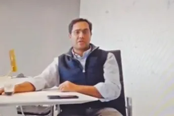 Preduzetnik uručio 900 otkaza videopozivom: Nije prvi put da sam ovo napravio Preduzetnik uručio 900 otkaza videopozivom: Nije prvi put da sam ovo napravio